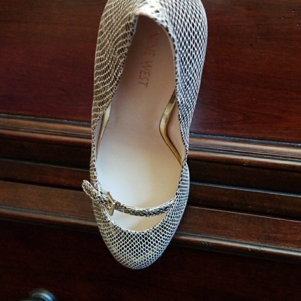 Gold shimmer pumps by Nine West - Picture 2 of 6